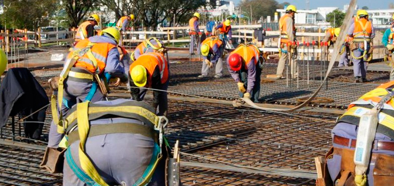Baja el paro en más de la mitad en un año